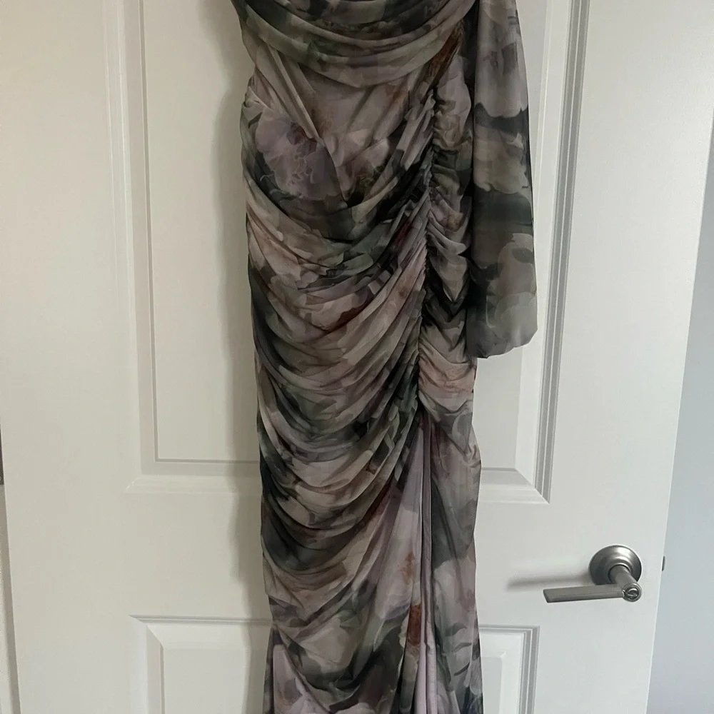 Abercrombie & Fitch Floral One-Shoulder Maxi Dress - Picture 2 of 4